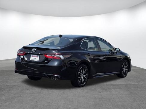 Used 2024 Toyota Camry SE FWD image 4