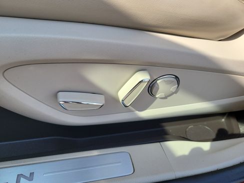 Used 2018 Lincoln MKC Select w/ Select Plus Package FWD image 18