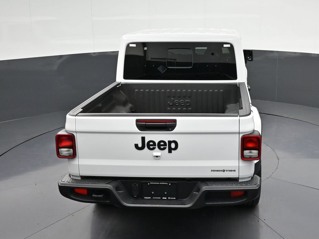 Used 2025 Jeep Gladiator Sport AWD/4WD image 17