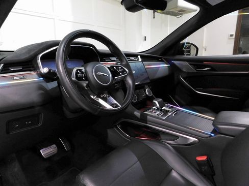 Used 2024 Jaguar F-PACE SVR image 28