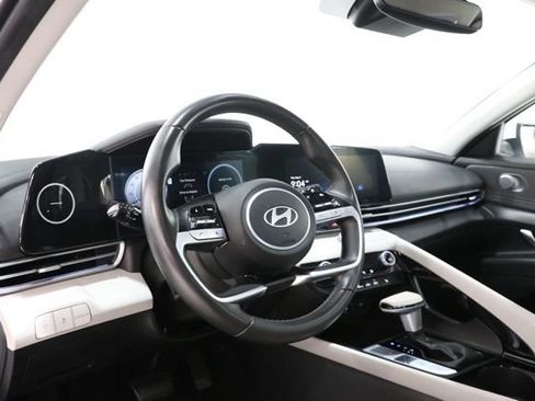 Used 2024 Hyundai Elantra Limited FWD image 13