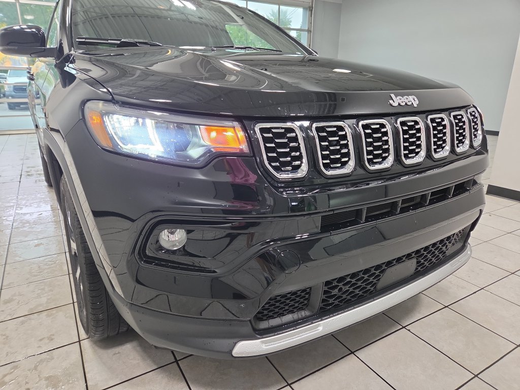 Used 2024 Jeep Compass Limited AWD/4WD image 15