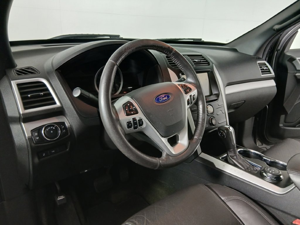 Used 2014 Ford Explorer XLT w/ Equipment Group 202A AWD/4WD image 21
