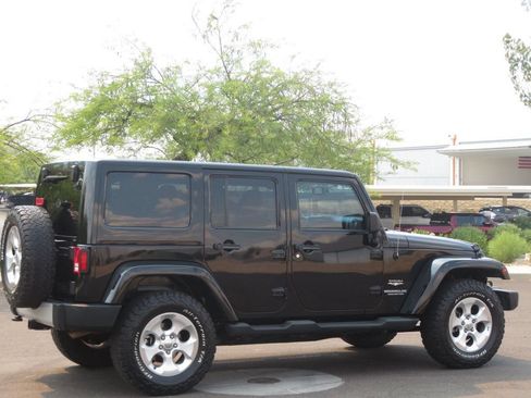 Used 2013 Jeep Wrangler Unlimited Sahara w/ Connectivity Group AWD/4WD image 6