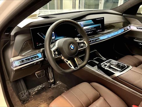Used 2025 BMW 760i xDrive 760i xDrive w/ Executive Package image 34