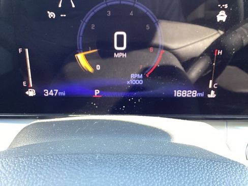 Used 2025 Chevrolet Trax LT w/ LT Convenience Package image 11