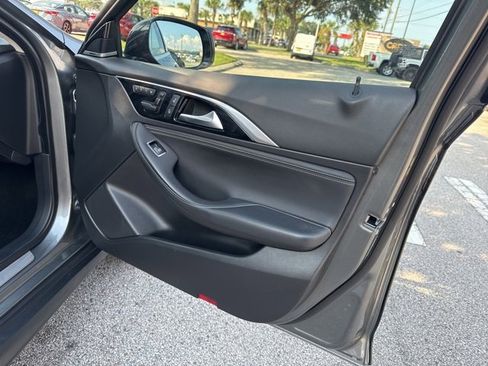 Used 2018 INFINITI QX30 Premium w/ Navigation Package image 13