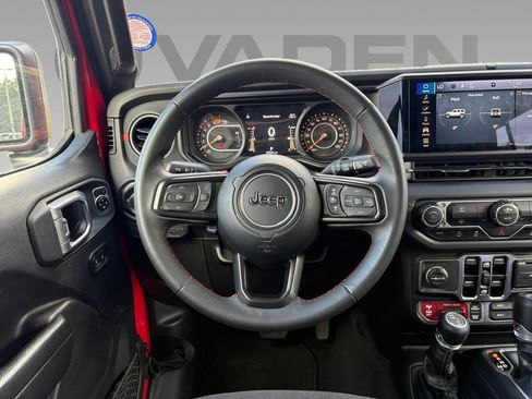 Used 2025 Jeep Wrangler Unlimited Rubicon image 9