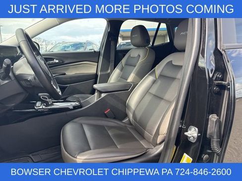 Used 2025 Chevrolet Trax ACTIV w/ Driver Confidence Package image 2