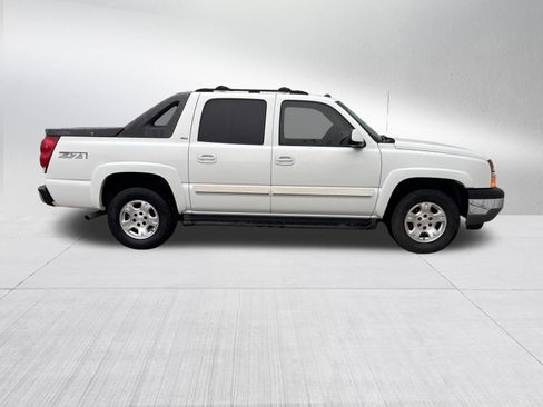 Used 2005 Chevrolet Avalanche Z71 w/ Preferred Equipment Group image 5