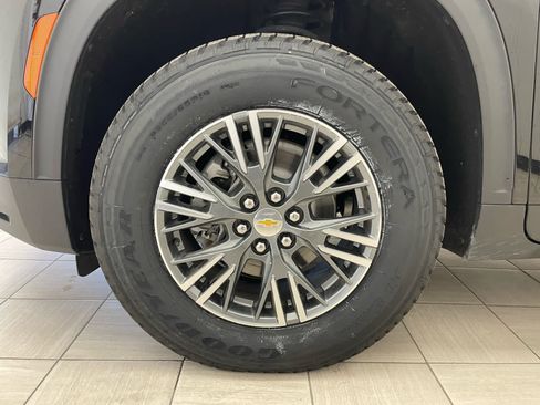 Used 2024 Chevrolet Traverse LT w/ LPO, Floor Liner Package AWD/4WD image 7
