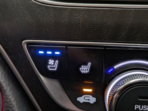 Used 2018 Honda Accord Touring image 7