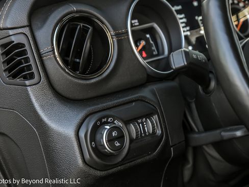 Used 2021 Jeep Gladiator Overland image 19