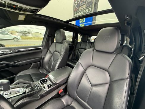 Used 2018 Porsche Cayenne Platinum Edition image 12