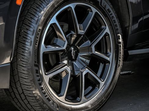 Used 2022 Chevrolet Tahoe RST w/ Luxury Package image 4