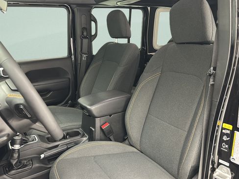 Used 2024 Jeep Wrangler Unlimited AWD/4WD image 14