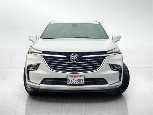 Used 2023 Buick Enclave Essence image 2