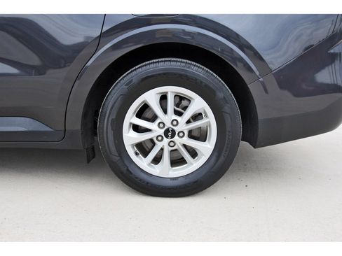 Used 2024 Kia Carnival LX FWD image 31