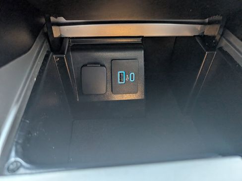 Used 2022 Ford Explorer XLT w/ Equipment Group 202A image 25