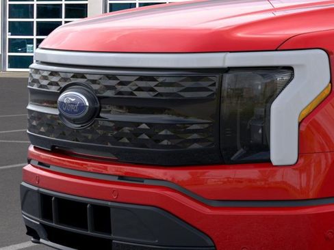 New 2023 Ford F150 Lightning Platinum image 17