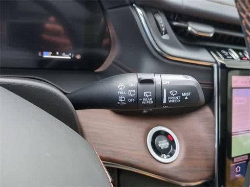 New 2025 Jeep Grand Cherokee Summit image 27