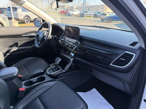 Certified 2023 Kia Seltos EX image 13