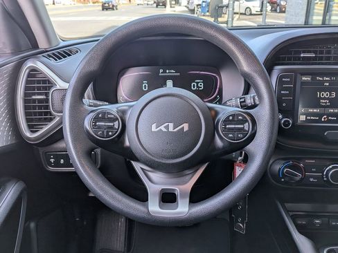 Used 2023 Kia Soul LX image 13