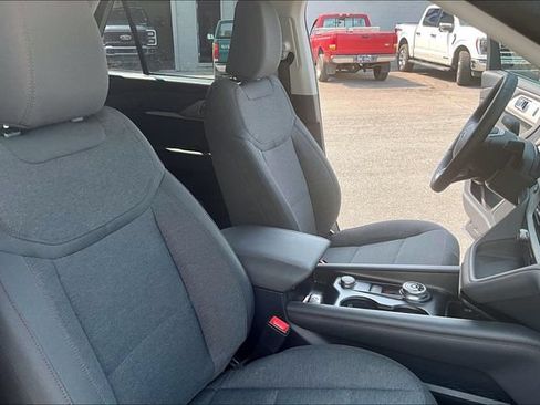 Used 2025 Ford Explorer Active AWD/4WD image 7
