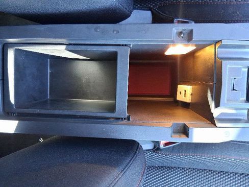 Used 2017 Chevrolet Equinox LT w/ Convenience Package image 32