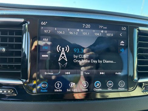 Used 2018 Chrysler Pacifica Touring-L Plus w/ Advanced Safetytec Group FWD image 9