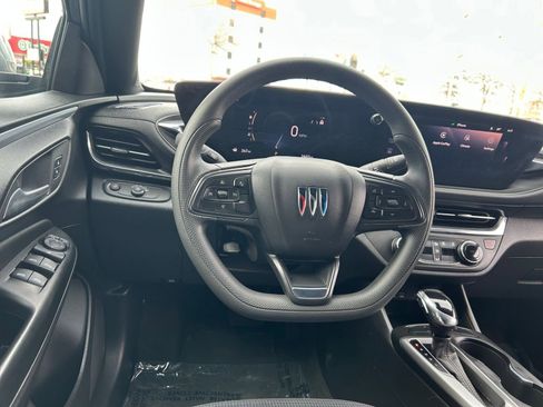 Used 2025 Buick Envista Preferred image 34