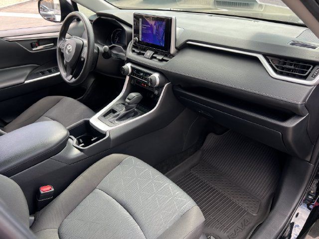 Used 2025 Toyota RAV4 XLE FWD image 43