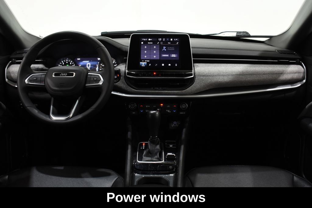 Used 2025 Jeep Compass Latitude w/ Sun & Sound Group AWD/4WD image 9