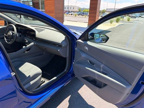 Used 2023 Hyundai Elantra SEL w/ Convenience Package FWD image 13