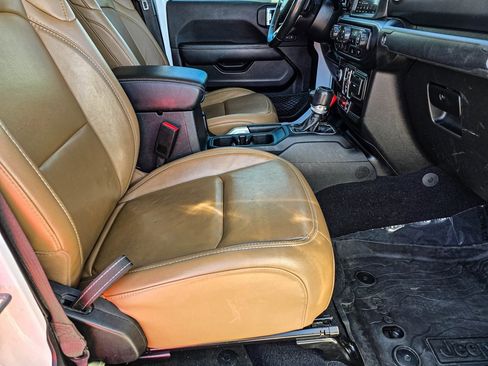 Used 2022 Jeep Gladiator Rubicon w/ LED Lighting Group image 43