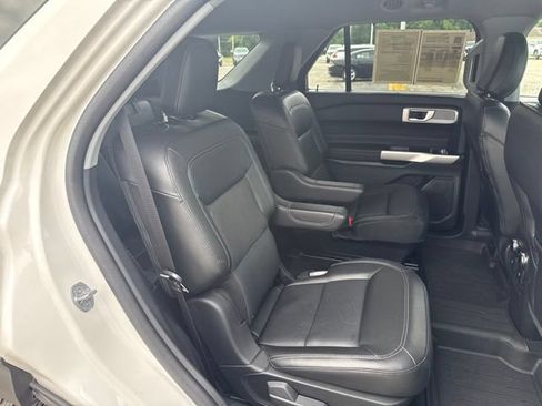 Used 2022 Ford Explorer Limited w/ Equipment Group 301A RWD image 16
