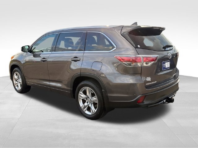 Used 2015 Toyota Highlander Limited w/ Driver Technology Package AWD/4WD image 4