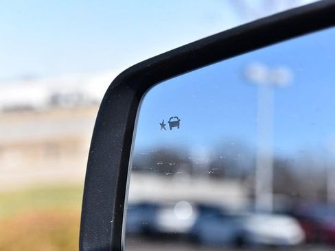 Used 2023 GMC Acadia SLT image 11