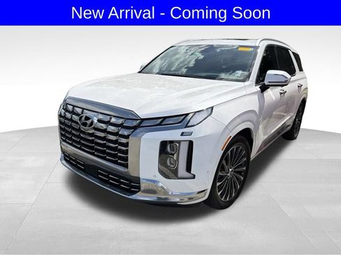 Used 2023 Hyundai Palisade Calligraphy FWD image 2
