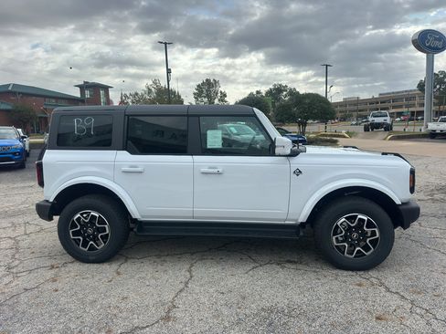 New 2025 Ford Bronco Outer Banks image 4