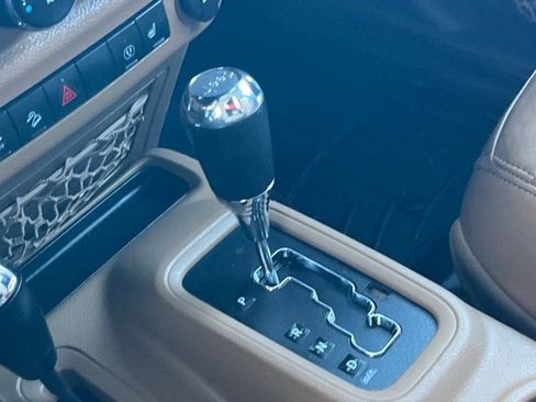 Used 2013 Jeep Wrangler Unlimited Sahara image 17