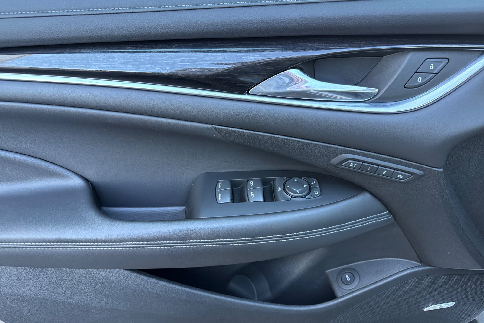 Used 2017 Buick LaCrosse Essence w/ Dynamic Driver Package FWD image 11