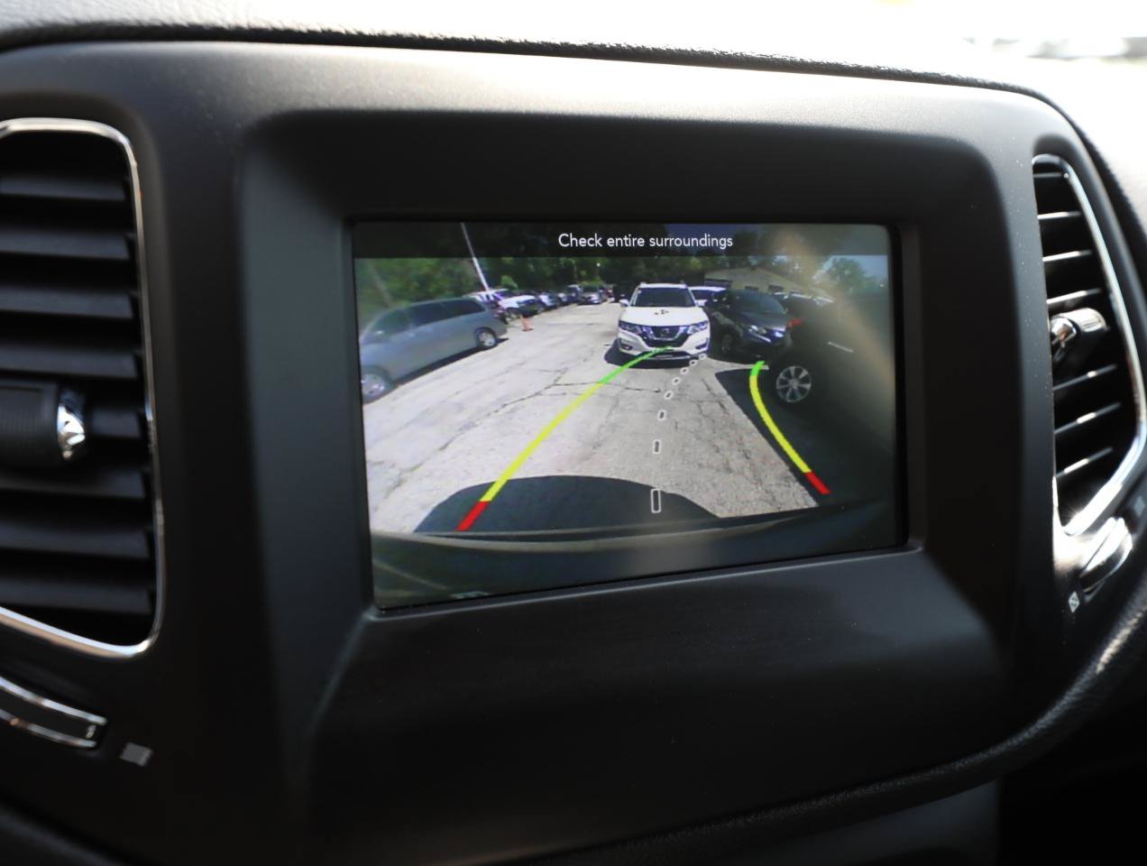 Used 2018 Jeep Compass Latitude w/ Popular Equipment Group FWD image 20