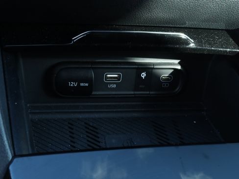 Used 2025 Kia Sportage EX image 12