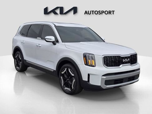 Certified 2024 Kia Telluride EX w/ EX Captain's Chair Package image 3