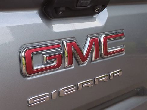 Used 2023 GMC Sierra 1500 SLE w/ X31 Off-Road Package image 11