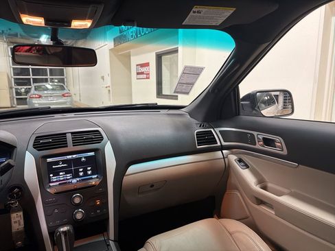 Used 2014 Ford Explorer XLT w/ Equipment Group 202A image 11