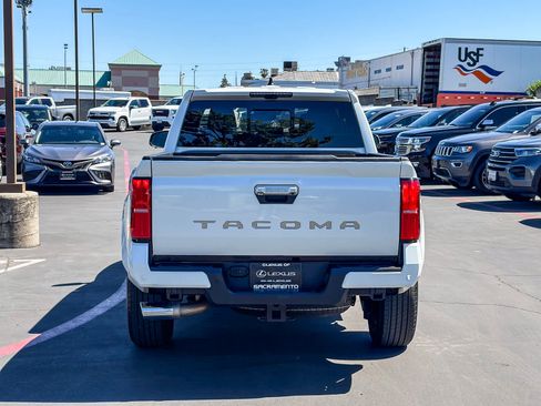 Used 2024 Toyota Tacoma Limited w/ Limited Package (LT) image 3
