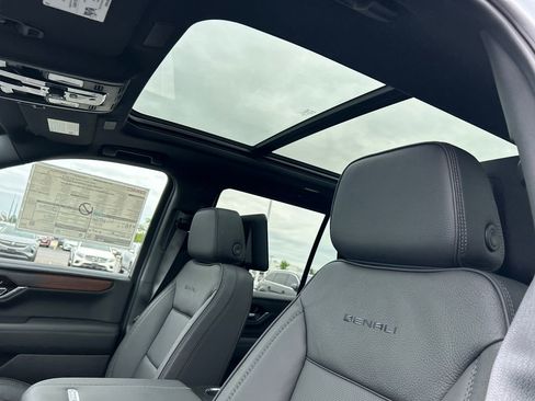New 2026 GMC Yukon Denali w/ Denali Reserve Package AWD/4WD image 29
