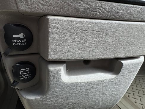 Used 2006 Dodge Grand Caravan SXT image 23